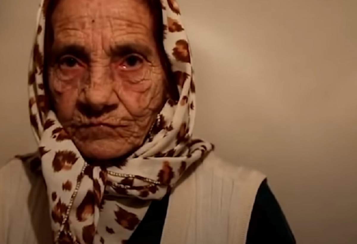 O femeie de 80 de ani susține că vindecă boli lingând ochii oamenilor
