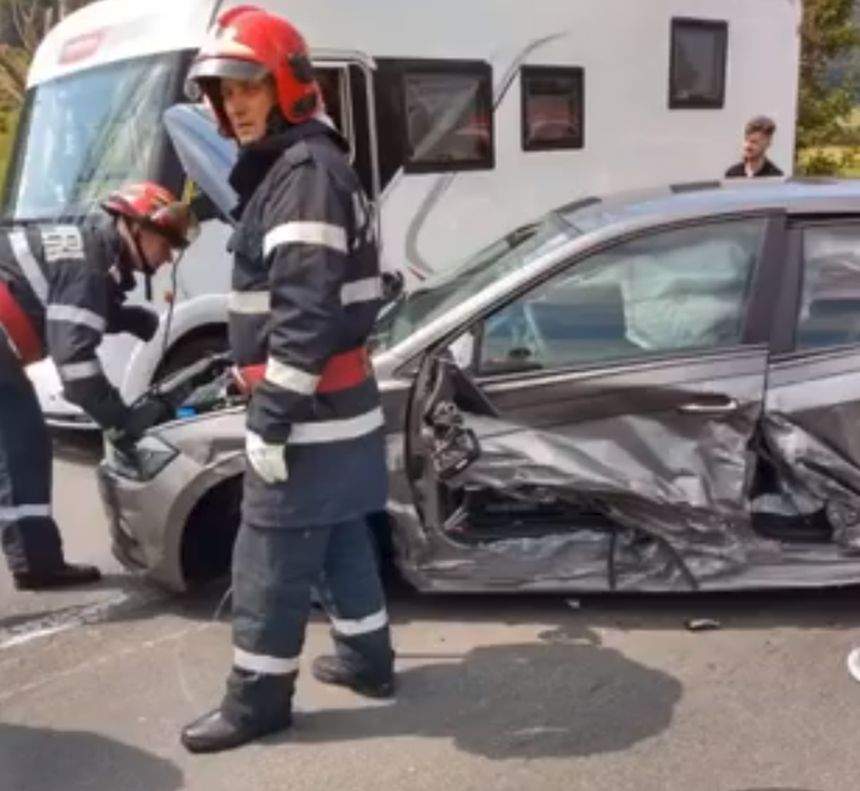 Carambol, sâmbătă la prânz, în Hunedoara. Sunt trei victime / VIDEO