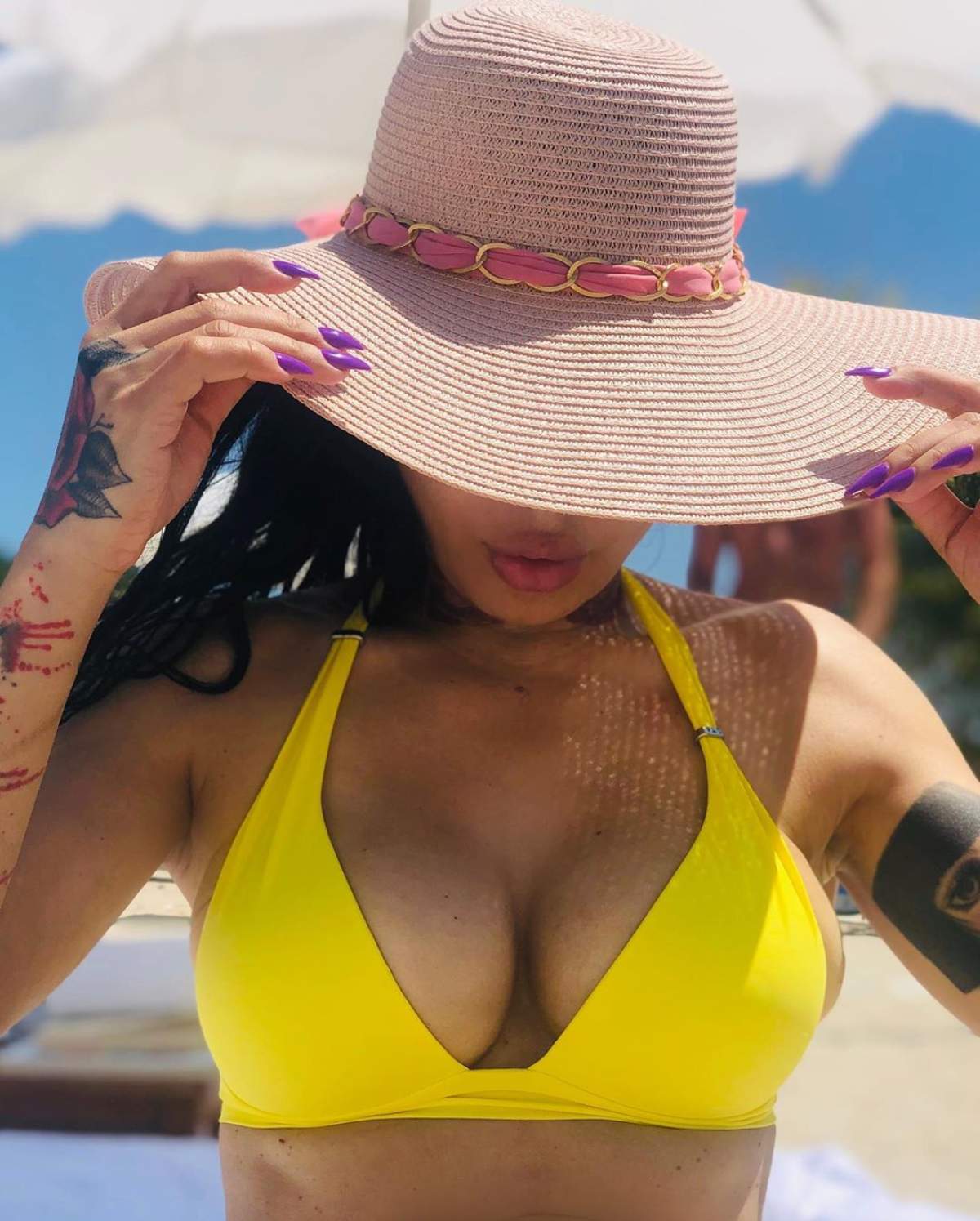 DJ Wanda, apariție de infarct la plajă! Are ce să arate, în bikini minusculi
