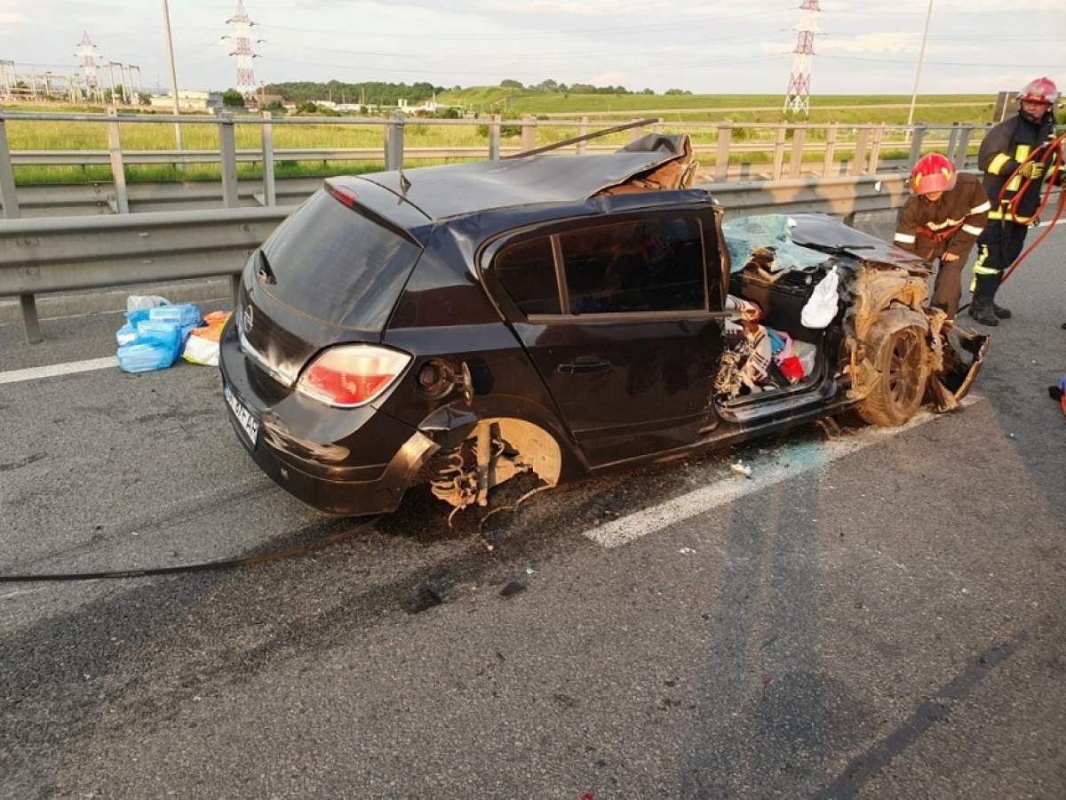 Accident grav pe autostradă! O mașină s-a făcut bucăți