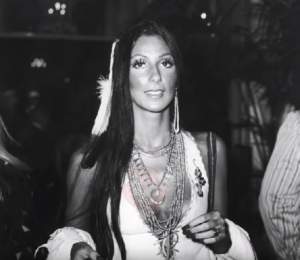 De ce a ajuns Cher să fie comparată cu un travestit. Vedeta a întrecut măsura cu operațiile estetice!