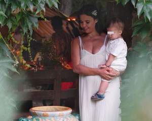 Andreea Popescu a refuzat să-i ia moţul fiului său. "E un ritual păgân"