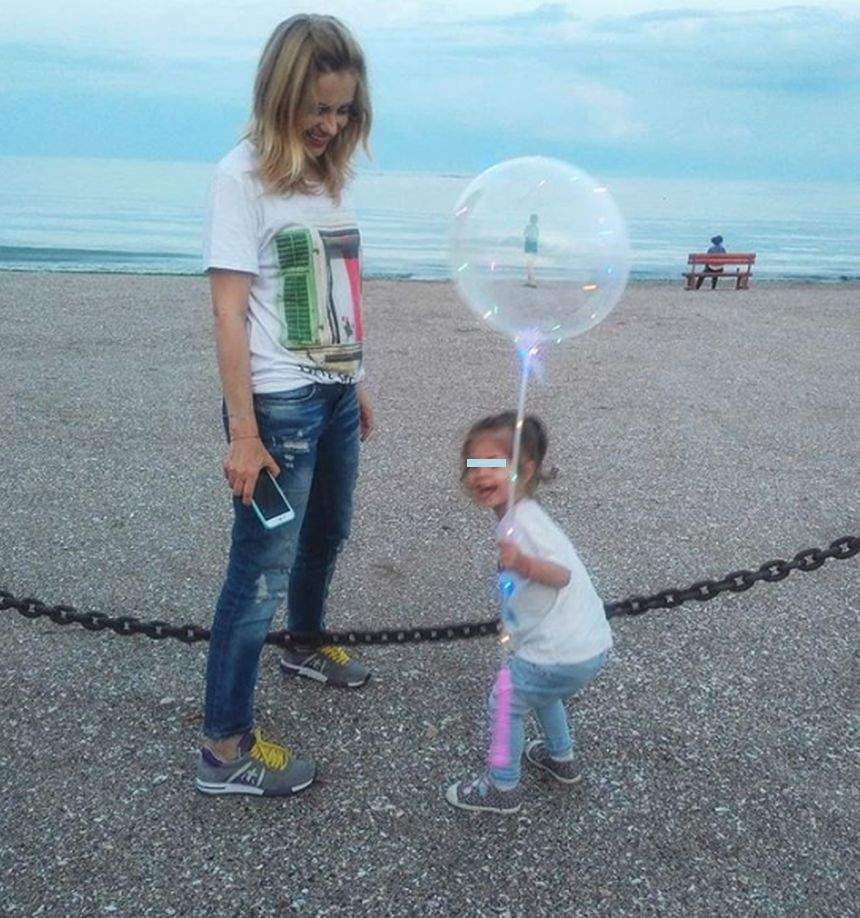 Simona Gherghe, vacanţă alături de familie. Ce destinaţie a ales frumoasa prezentatoare de la "Acces Direct"