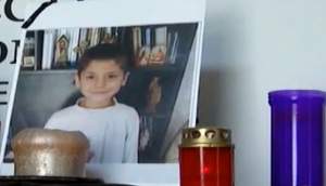 Luca, băieţelul din Cluj omorât în bătaie de mamă, a fost înmormântat. FOTO