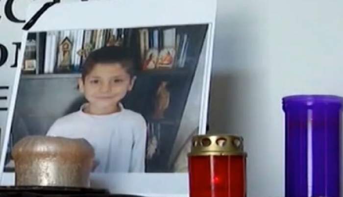 Luca, băieţelul din Cluj omorât în bătaie de mamă, a fost înmormântat. FOTO