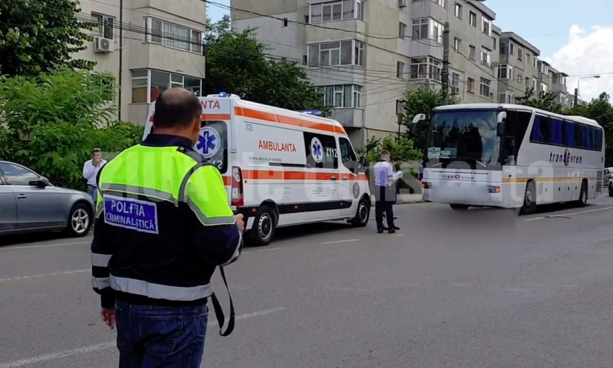 O femeie din Constanţa a sfârşit sub roţile unui autobuz! Şoferul nu a avut timp să reacţioneze