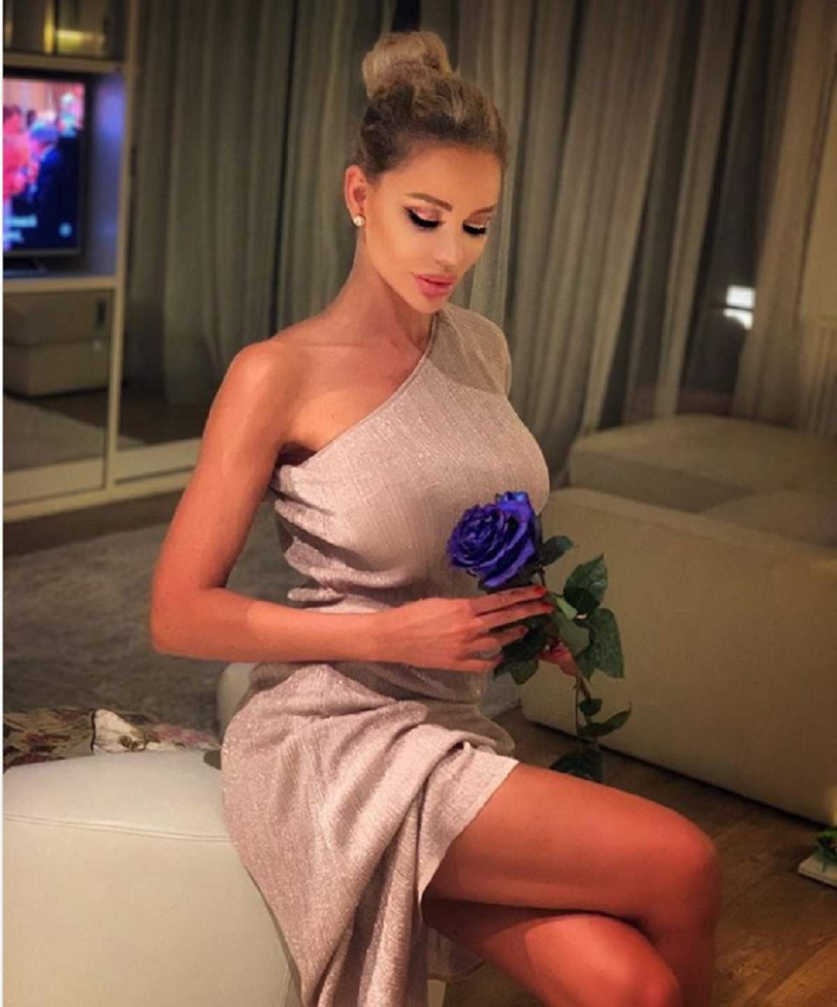 Bianca Drăguşanu, răsfăţată de iubitul său, Alex Bodi, cu un trandafir special: "Aşa este şi în iubire"