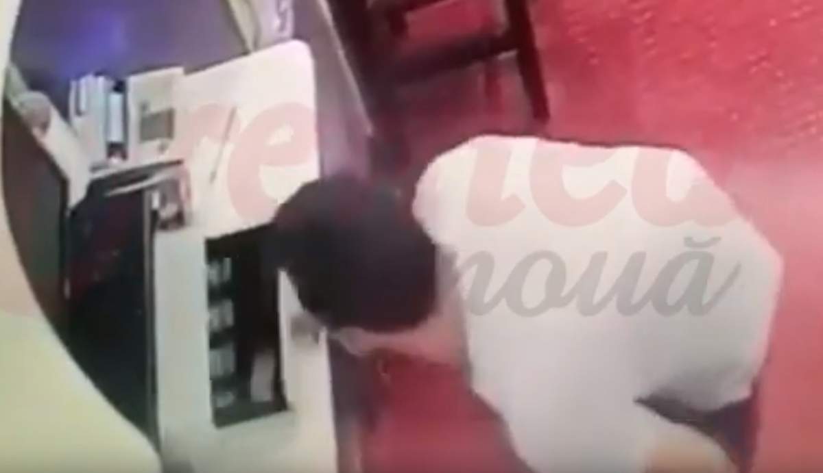Hoț din Vaslui, filmat în timp ce fura banii dintr-o pizzerie: „Cei de 1 leu nu îi plac”. VIDEO