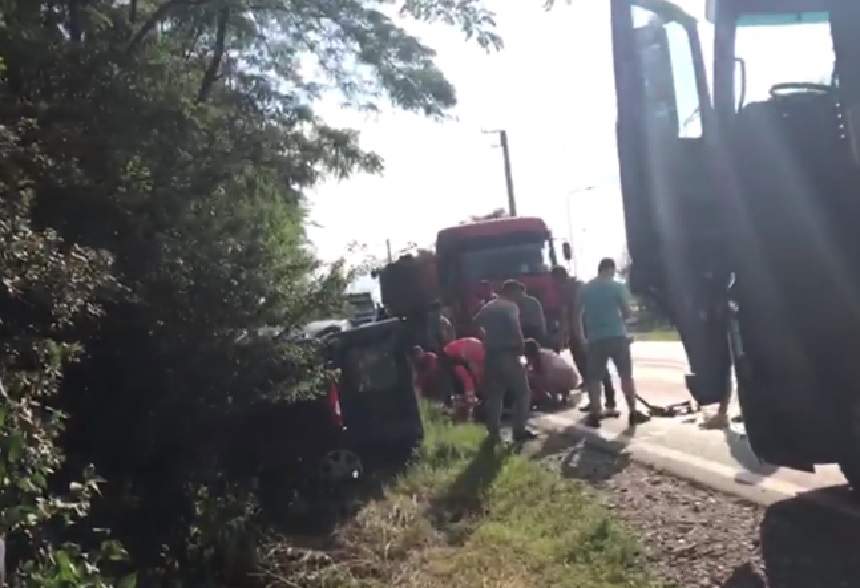 Accident grav în Prahova! O dubă cu muncitori a fost spulberată de un TIR