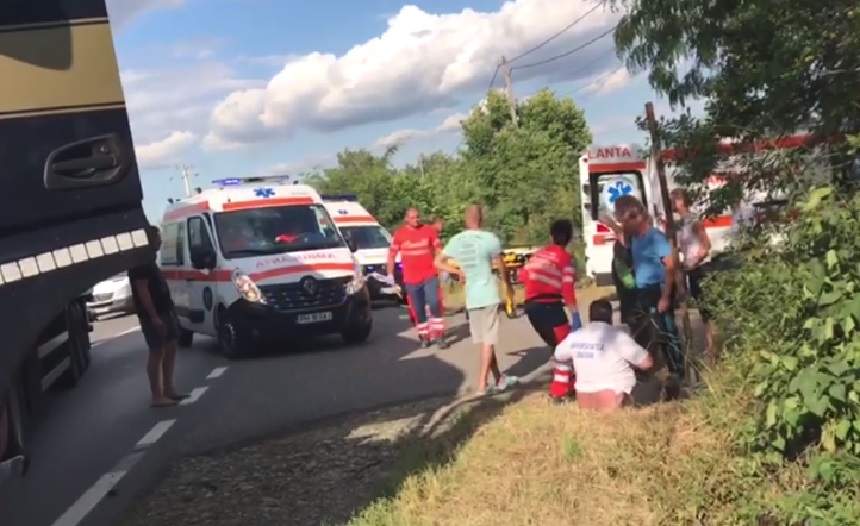 Accident grav în Prahova! O dubă cu muncitori a fost spulberată de un TIR