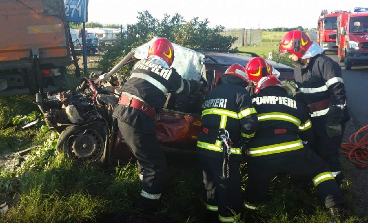 Impact groaznic pe E85! Un bărbat a fost scos mort dintre fiarele contorsionate