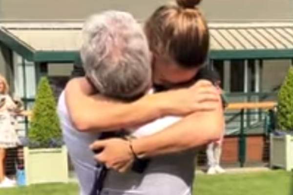 Moment emoționant între Simona Halep și tatăl său, după câștigarea trofeului de la Wimbledon. Cum a reacționat Stere Halep