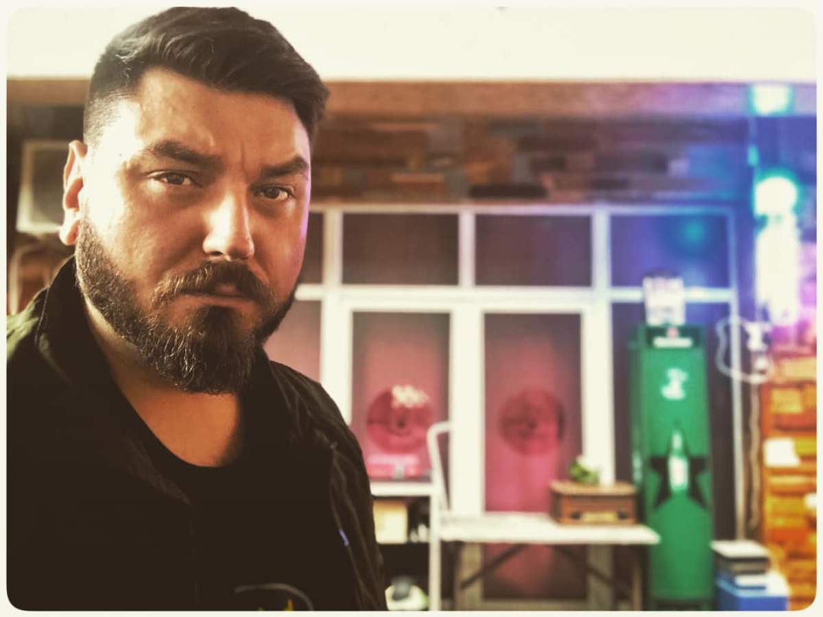 Micutzu, la un pas de tragedie, după ce i-a căzut o stâncă pe mașină: „Mi-a strivit piciorul”