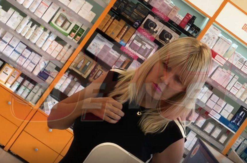 Probleme pentru Elena Udrea, la scurt timp de la revenirea în ţară. Fosta blondă de la Cotroceni a dat fuga la farmacie. VIDEO PAPARAZZI