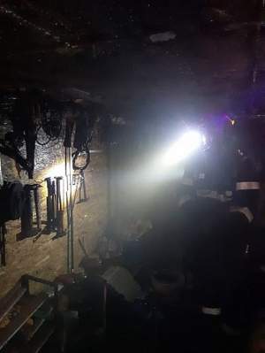 Incendiu la un bloc din Vrancea! Mai mulţi locatari, printre care şi copii, au fost evacuaţi de urgenţă