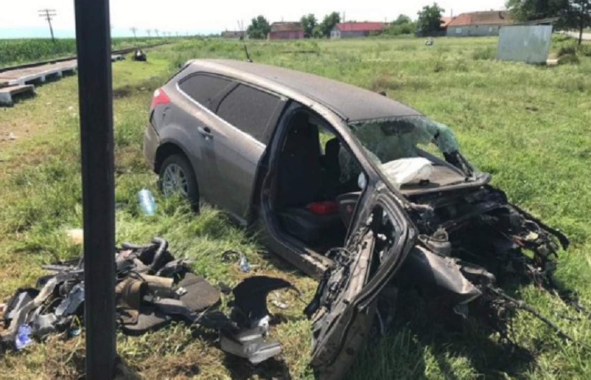 Accident grav în Arad! O maşină a fost lovită în plin de tren