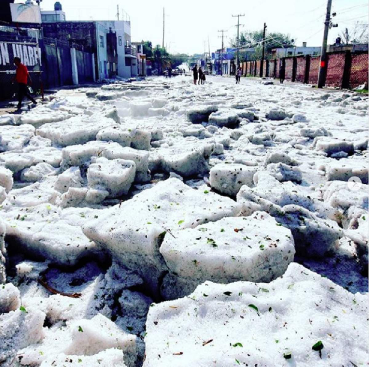 Fenomen meteo inexplicabil! Furtună de grindină, după temperaturi de peste 30 de grade Celsius. "Nu am mai văzut aşa ceva"