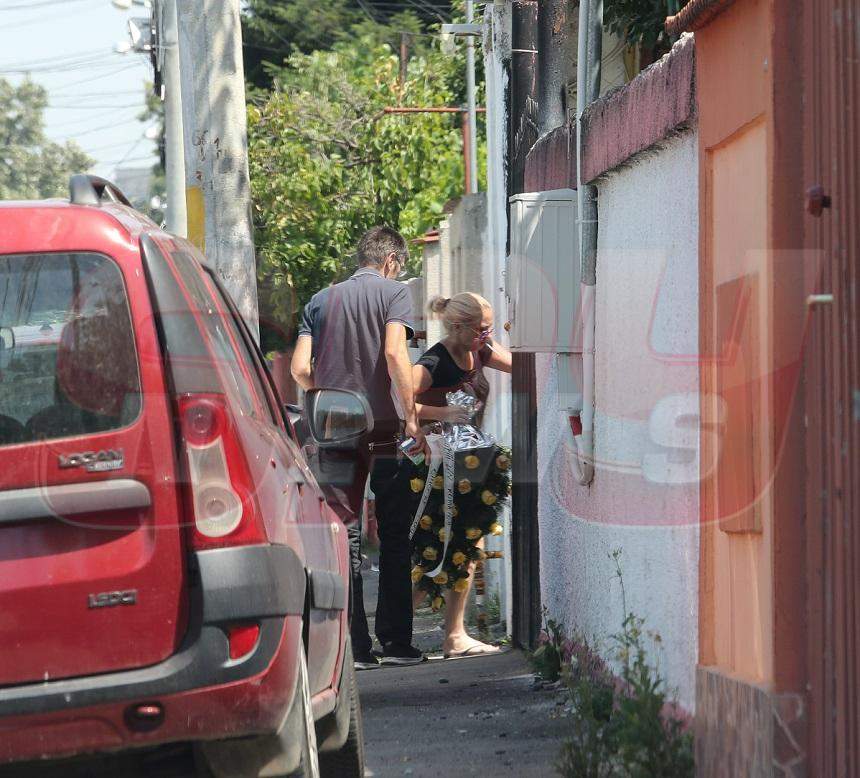 VIDEO PAPARAZZI / Clipe sfâşietoare pentru Catrinel Sandu! Iată cum a trăit vedeta orele de după decesul tatălui său