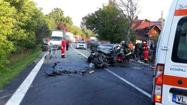 Doi morți și patru răniți, după un accident cumplit, la Călimănești