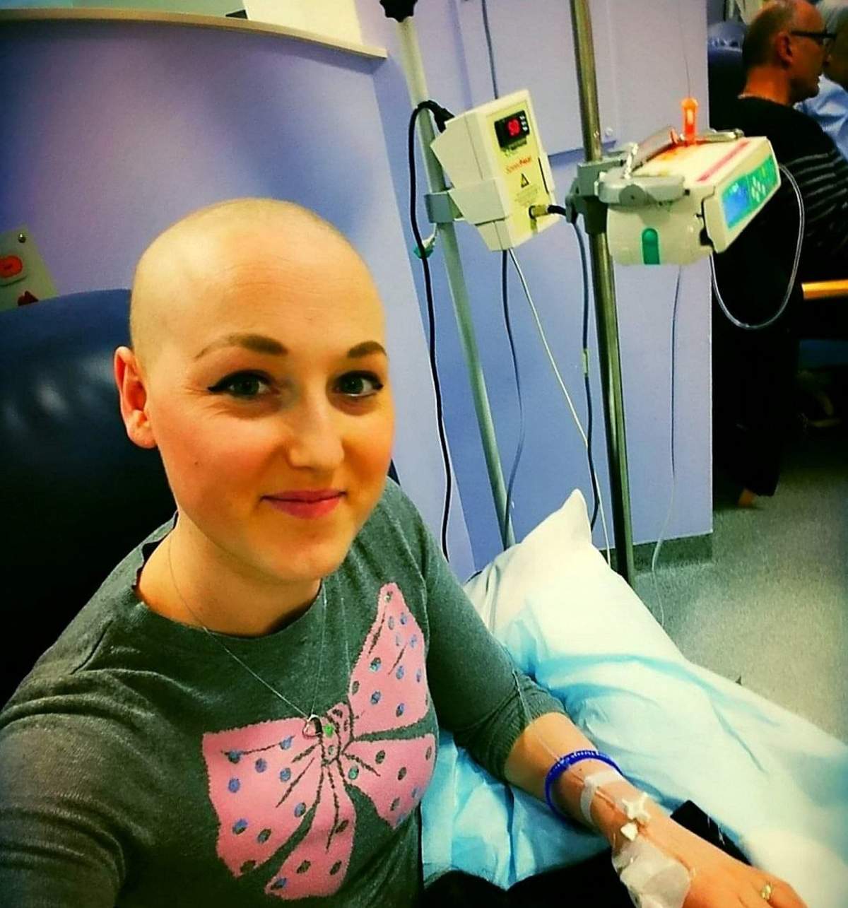 Dramă cumplită pentru o tânără mamă. Și-a extirpat sânii, apoi a aflat că a fost diagnosticată greșit cu cancer