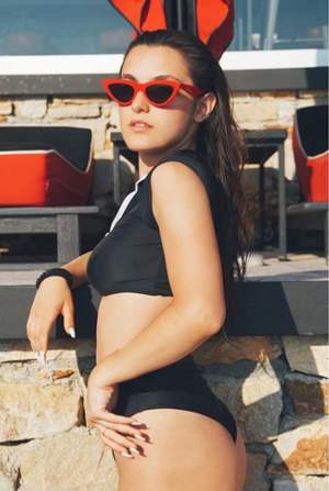 Alexia Eram a făcut senzație pe nisipul fierbinte, în vacanța din Grecia. Cât de bine arată fiica Andreei Esca