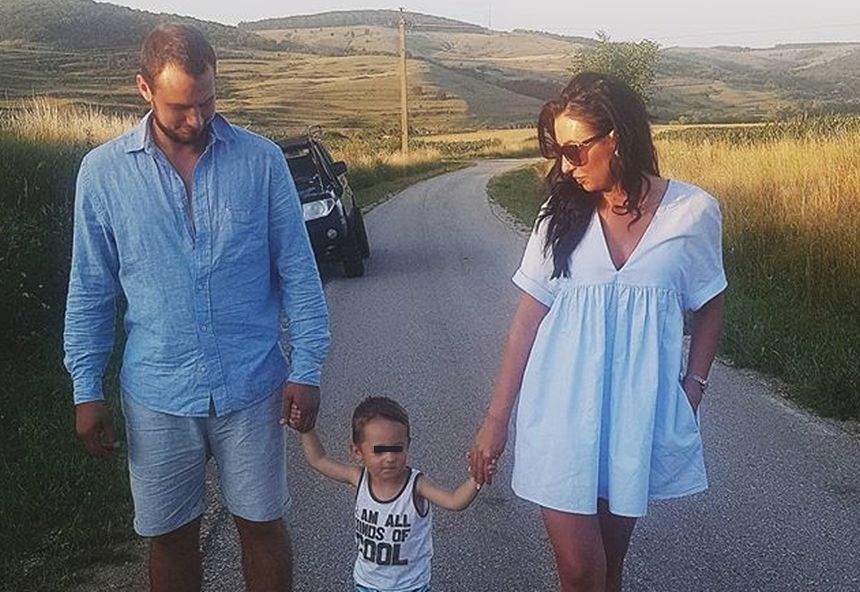 Medana de la ''Insula Iubirii'' a fost criticată de internauți, după ce a postat această fotografie cu fiul ei. ''Ai nevoie de multe explicații''