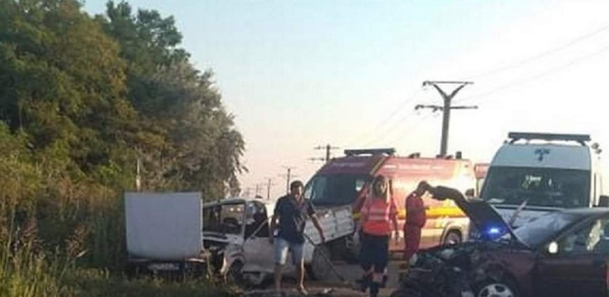 Impactul dezastruos într-o localitate din Buzău, luni dimineaţă! Două maşini s-au făcut praf