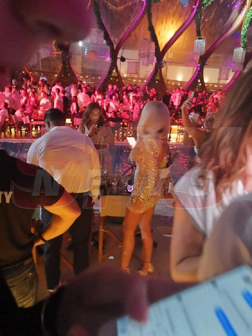 Bianca Drăgușanu și Alex Bodi, show într-un club de la malul mării! Incredibil ce bărbat se afla în preajma blondinei. FOTO PAPARAZZI