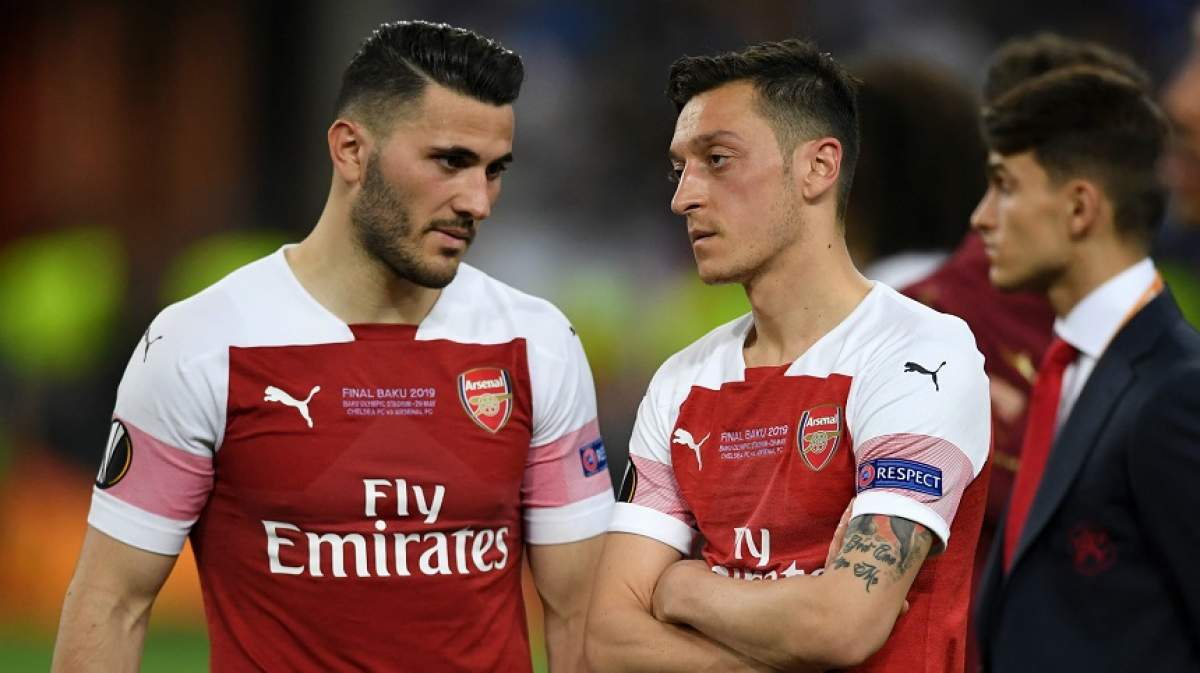 Fotbaliştii Mesut Ozil şi Sead Kolasinac, de la Arsenal Londra, au fost atacaţi cu cuţite în plină stradă!. VIDEO