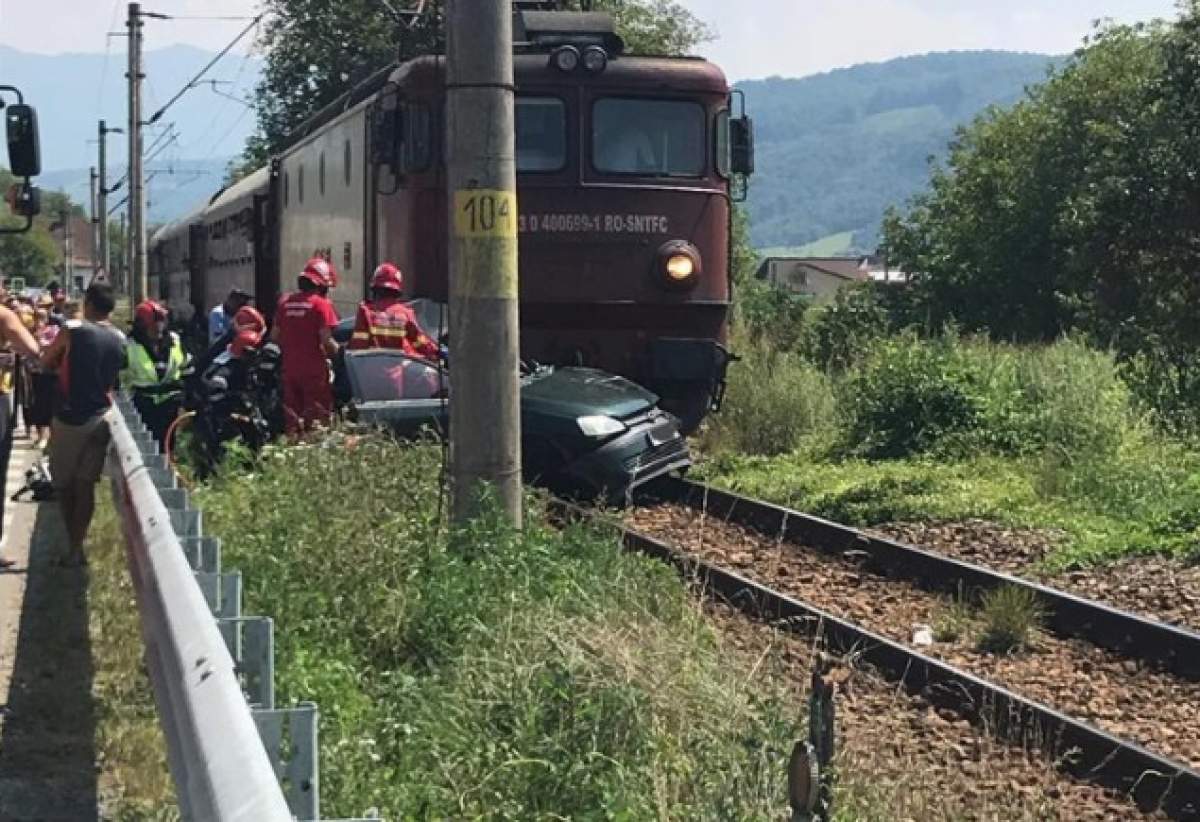 Doi soți din Bistrița, morți, după ce mașina lor a fost spulberată de tren