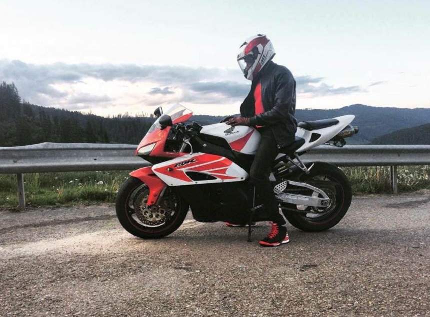 El este tânărul motociclist mort în accidentul de la Pasul Tihuţa! Gabriel avea 32 de ani