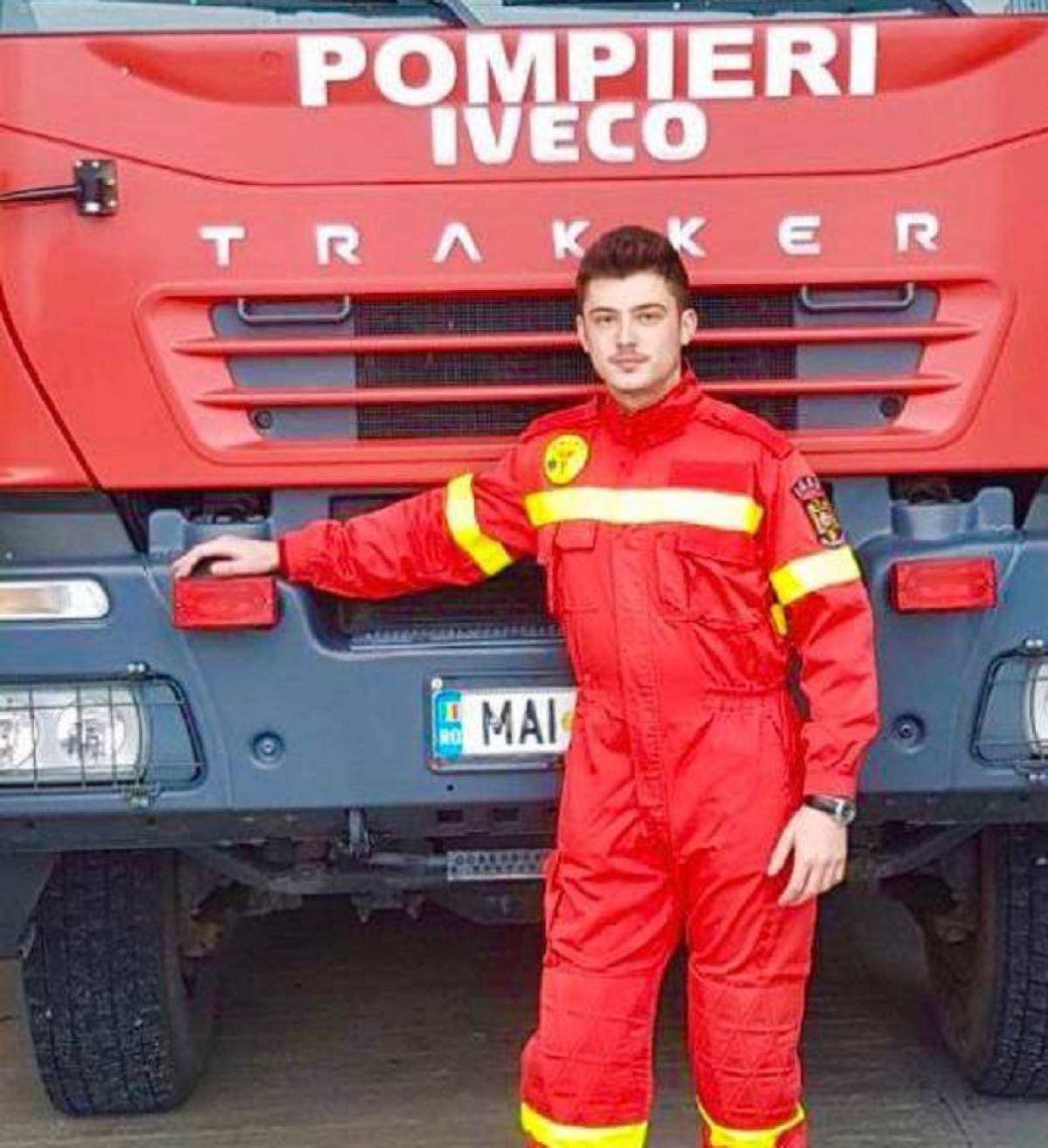 A decis să se facă pompier după ce tatăl lui a murit salvând vieţi! Povestea emoţionantă a lui Andrei