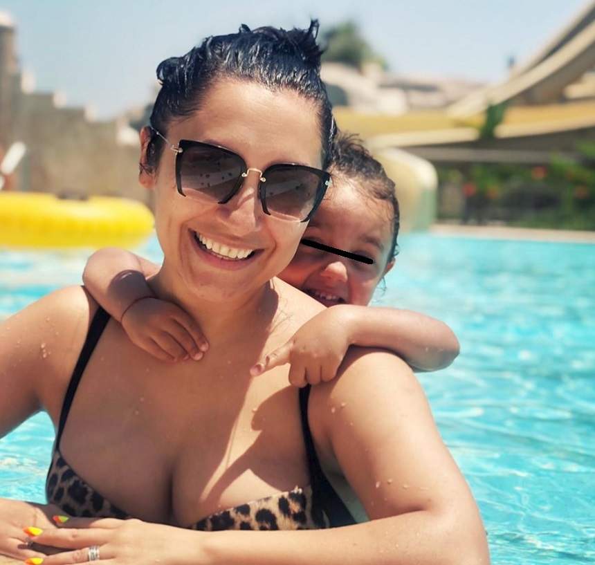 Andra, poze sexy la piscină! Cine a apărut în spatele ei şi i-a schimbat complet starea
