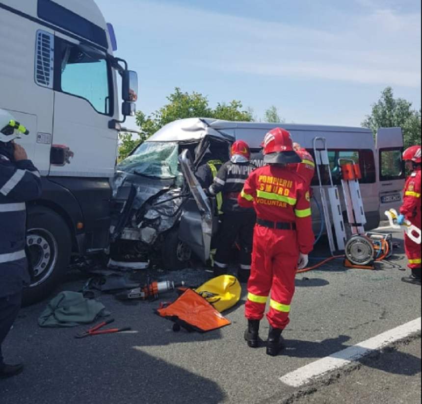 Accident foarte grav în Satu Mare! Impact între un camion, o autoutilitară și un autoturism