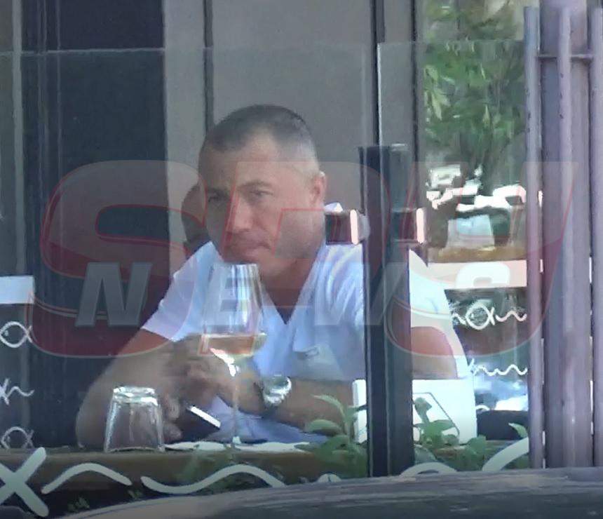 VIDEO PAPARAZZI / Ce face alcoolul din om! Gestul uluitor pe care l-a făcut un fost mare fotbalist român, după ce a băut câteva pahare cu vin