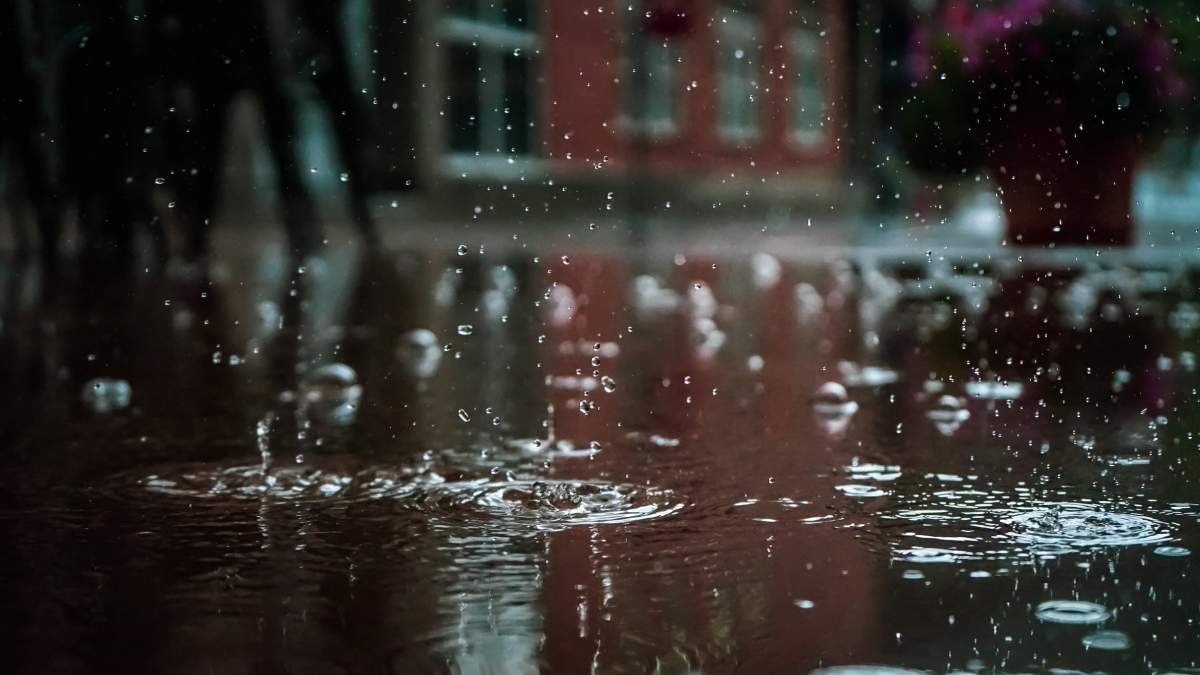 ANM, avertizări meteo de ultimă oră. Cod galben de furtuni și grindină, în România!