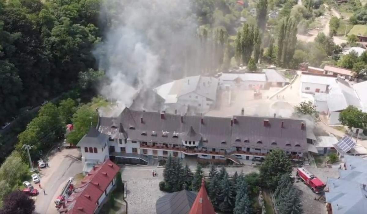 Incendiu puternic la Mănăstirea Râmeţ, vineri după-amiază. Imagini teribile de la faţa locului / VIDEO