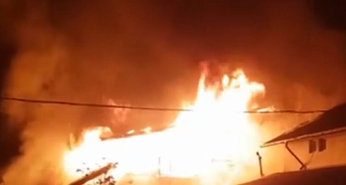 Incendiu devastator la o fermă din Giurgiu. Pompierii au intervenit cu 7 autospeciale. VIDEO