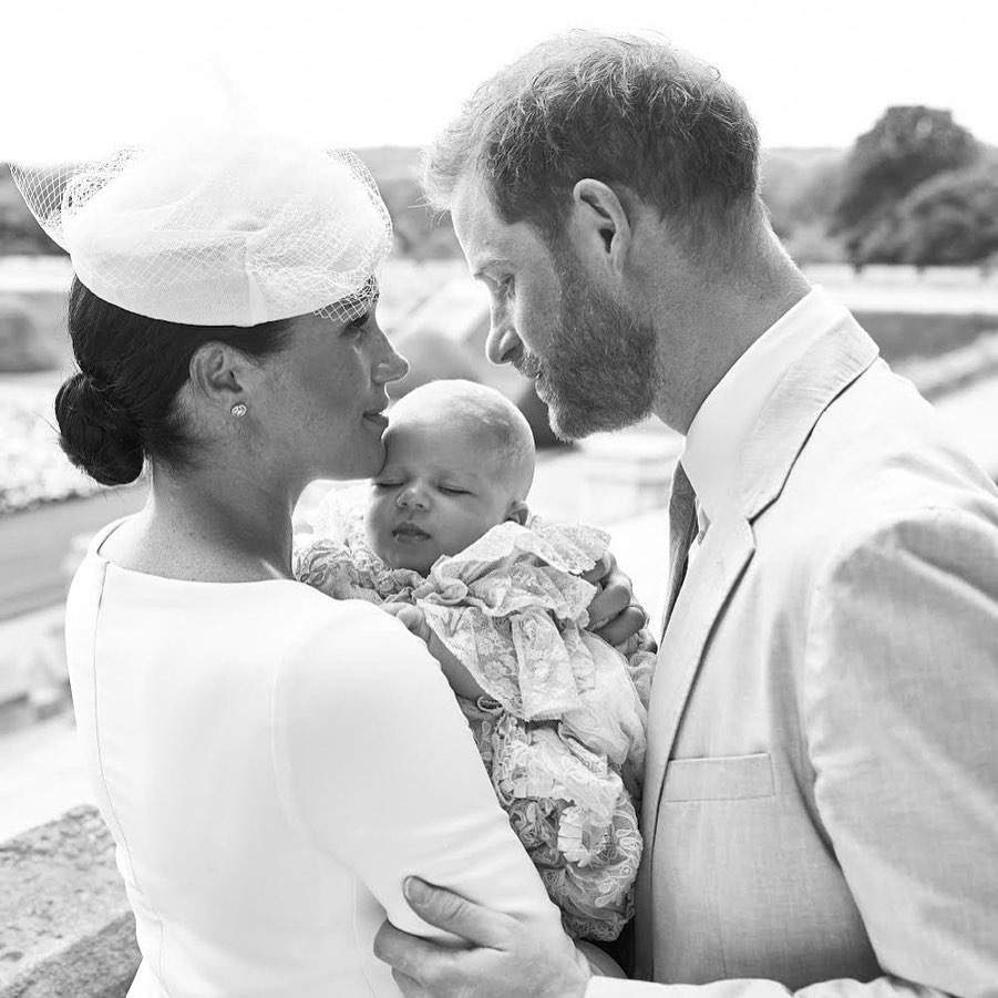 Primele imagini de la botezul lui Archie, fiul lui Meghan Markle și al Prințului Harry. FOTO