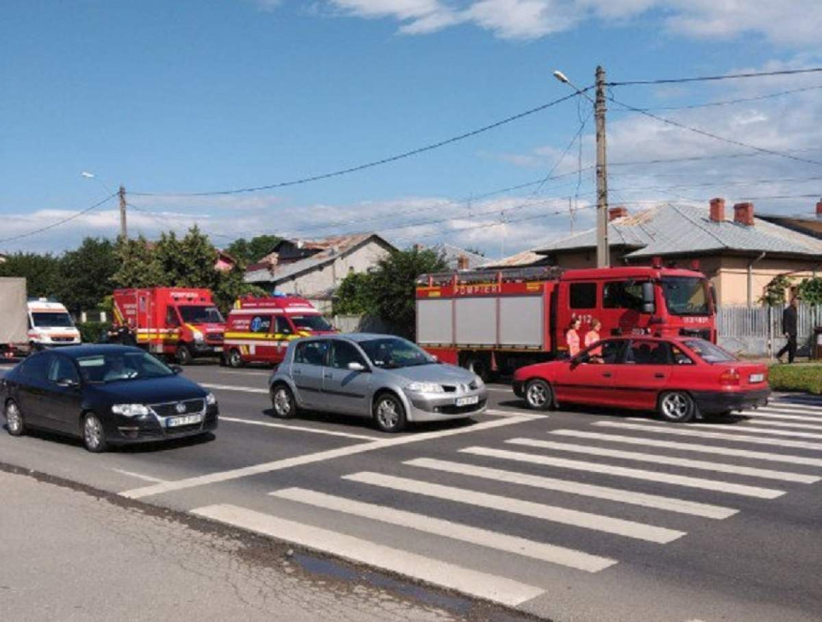 Accident grav în Bucov! Un microbuz plin cu călători şi o cisternă s-au ciocnit