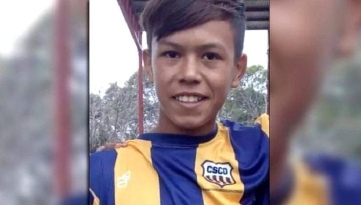 Tragedie în sport! Un fotbalist în vârstă de 12 ani a fost găsit mort, cu peste 30 de răni de cuţit şi muşcături de câine pe corp
