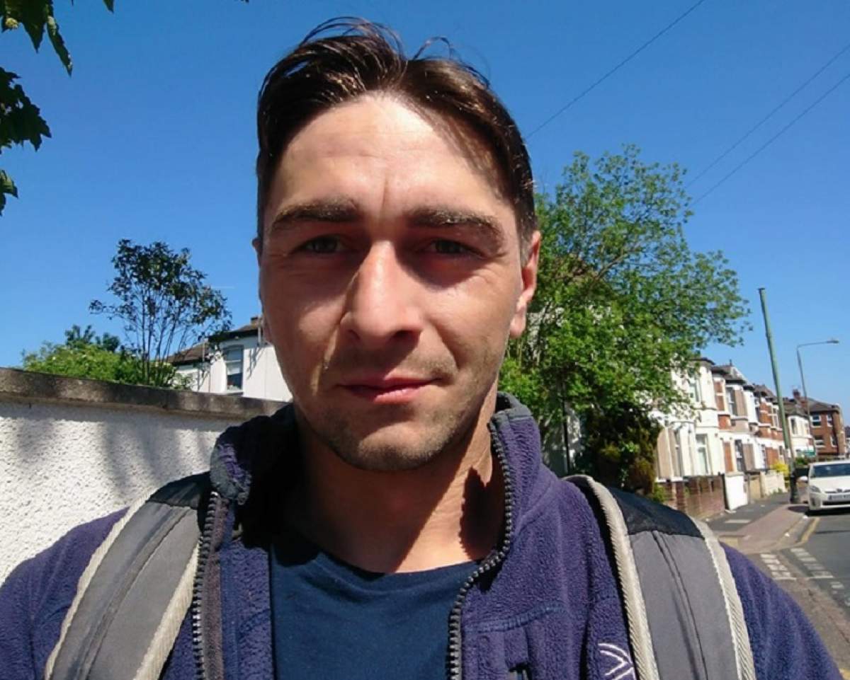 O româncă îşi caută disperată fiul rămas pe străzi, în Anglia: "Era beat şi distrus"
