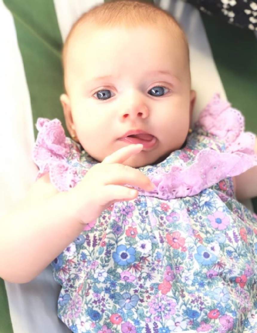 Cât de frumoasă este fiica cea mică a Gabrielei Cristea! Micuța Iris este copia fidelă a Victoriei. FOTO
