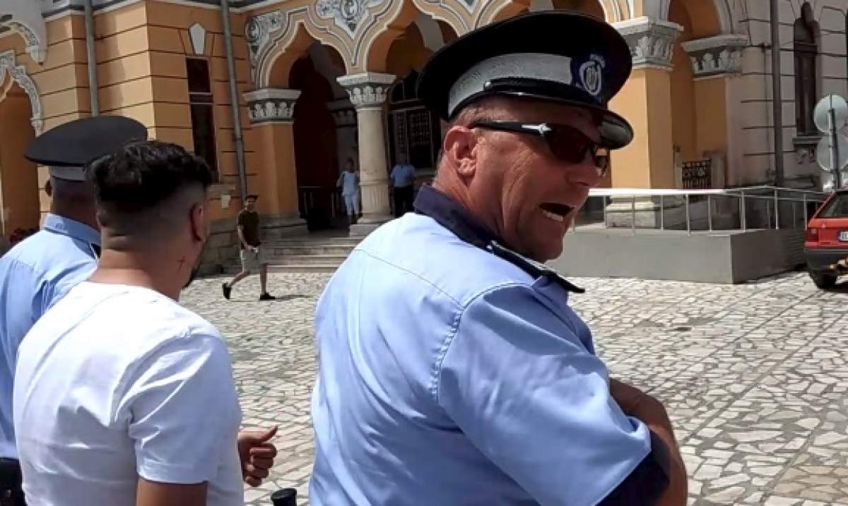 Scandal de proporții, în centrul Buzăului! Un vlogger a fost luat pe sus de polițiști. VIDEO