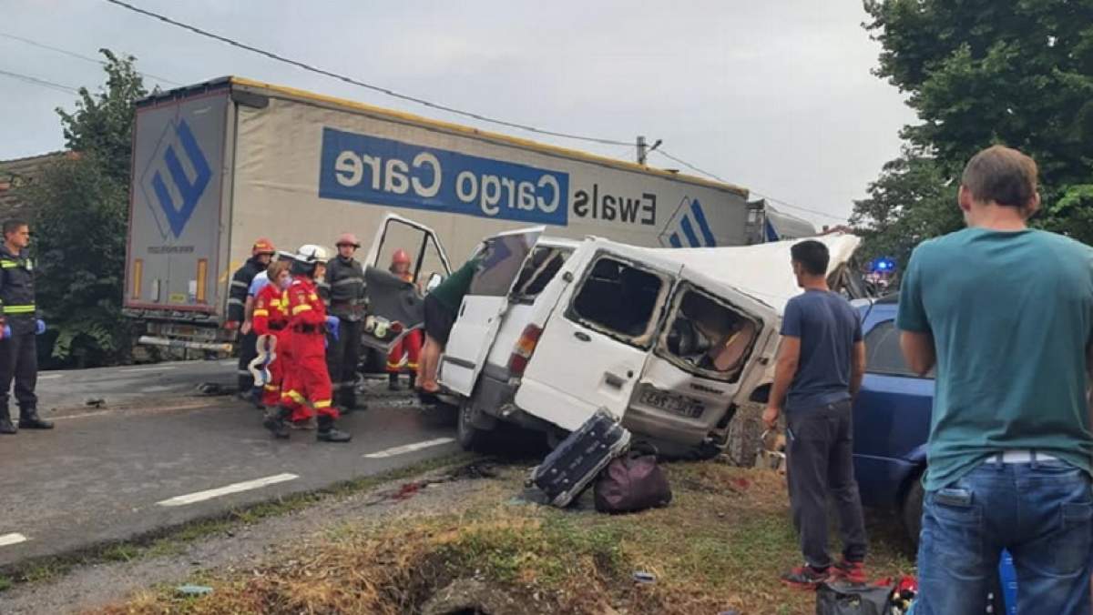 Accident groaznic în Bihor! Doi oameni au murit, alţi 7 sunt răniţi