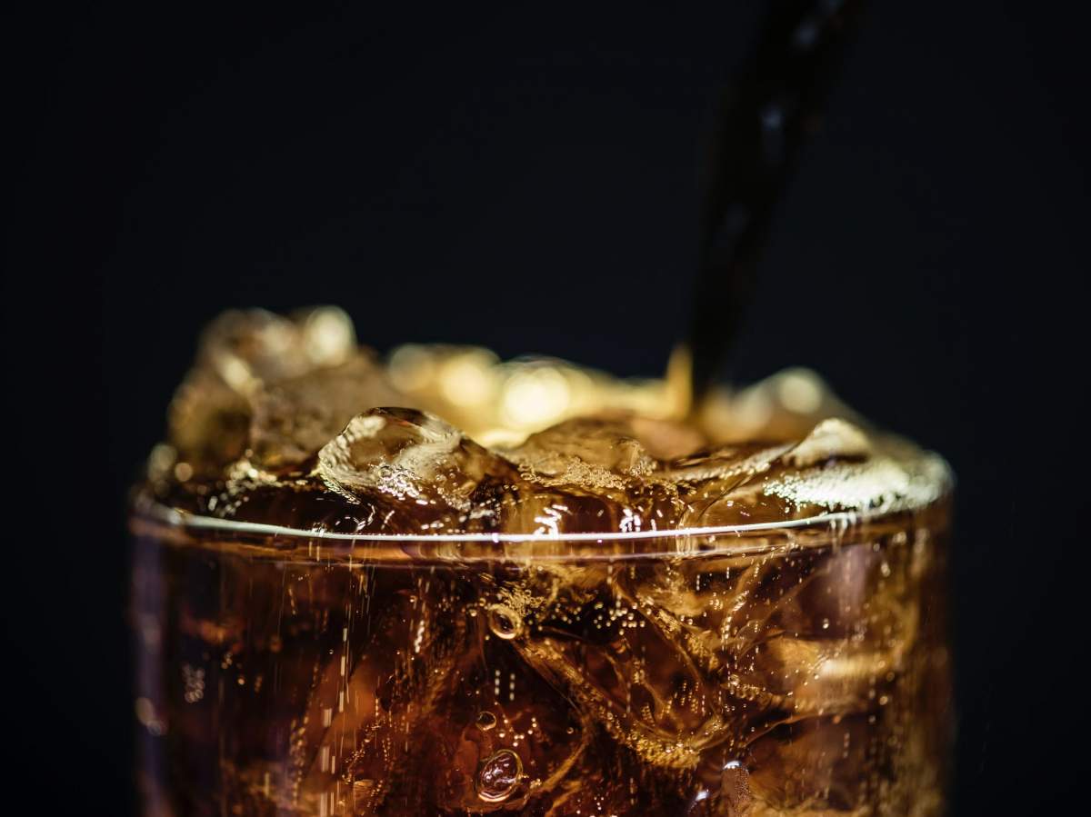 Se pune taxă pe băuturile răcoritoare cu conținut ridicat de zahăr. Scumpiri de la 1 septembrie