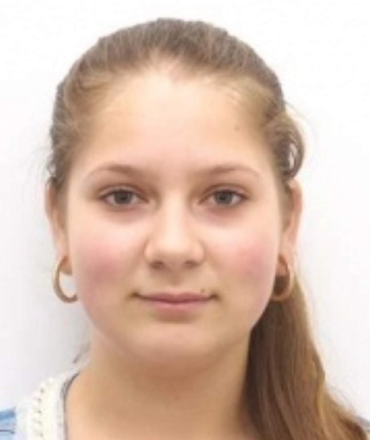 Dispariţii pe bandă rulantă! O fată de 17 ani din Alba Iulia, căutată peste tot