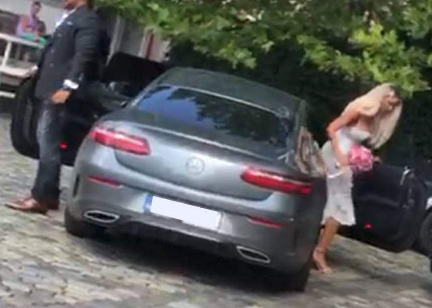 Ce ținută a ales Bianca Drăgușanu, pentru cununia cu Alex Bodi. Blondina a atras toate privirile!