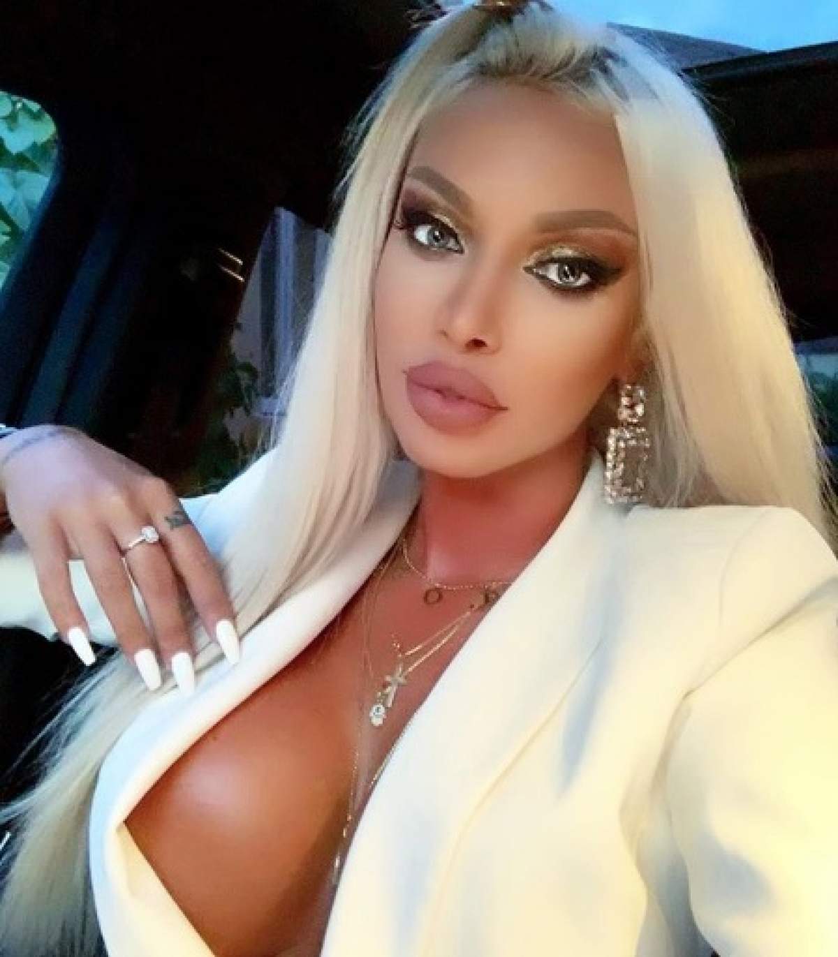 Loredana Chivu, ipostază de infarct! Blondina a fost la un pas să arate tot prin costumul de baie. FOTO