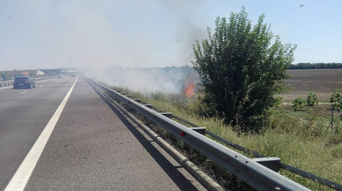 Trafic paralizat pe Autostrada Soarelui, în urma unui incendiu de vegetaţie